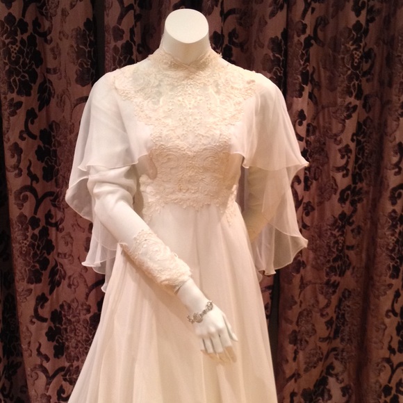 Vintage wedding dress - Picture 2 of 5